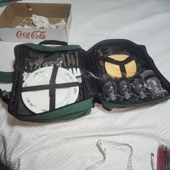 PICNIC AT ASCOT NYLON PICNIC BASKET BACKPACK 4 PERSON FULLY LOADED PICNIC SET - Picture 1 of 13